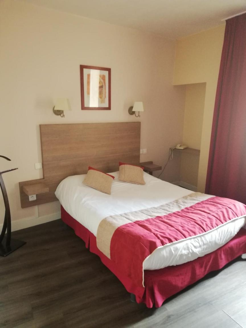 Hotel-Restaurant Les Colonnades Saint-Fulgent Ngoại thất bức ảnh