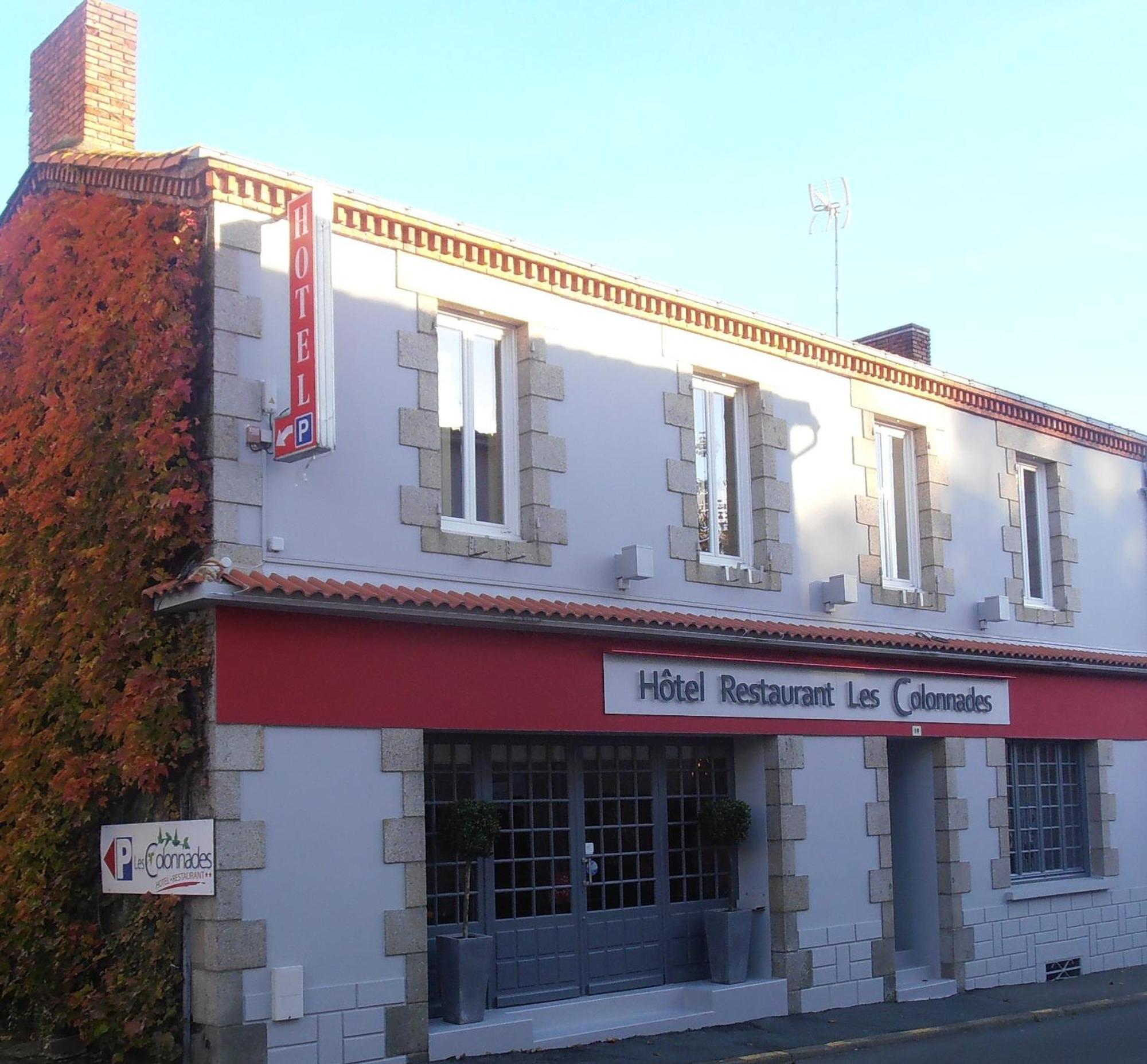 Hotel-Restaurant Les Colonnades Saint-Fulgent Ngoại thất bức ảnh