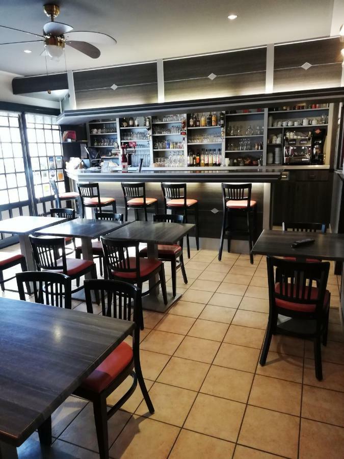 Hotel-Restaurant Les Colonnades Saint-Fulgent Ngoại thất bức ảnh