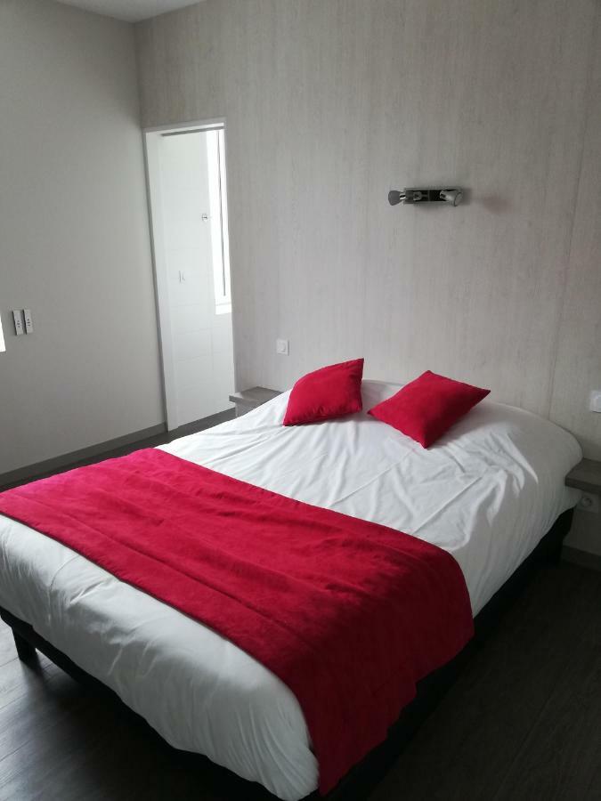 Hotel-Restaurant Les Colonnades Saint-Fulgent Ngoại thất bức ảnh